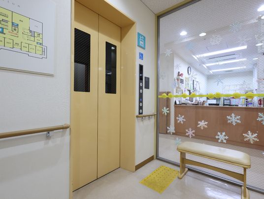 エレベーター前の通路