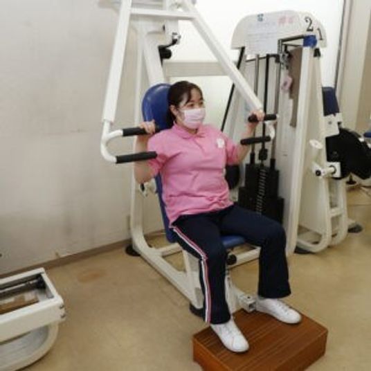 トレーニング中の機能訓練室