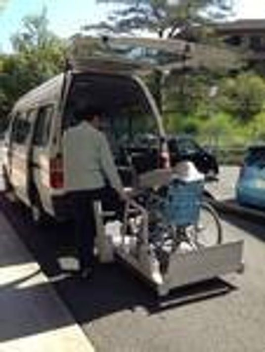 車椅子のためのリフト車両