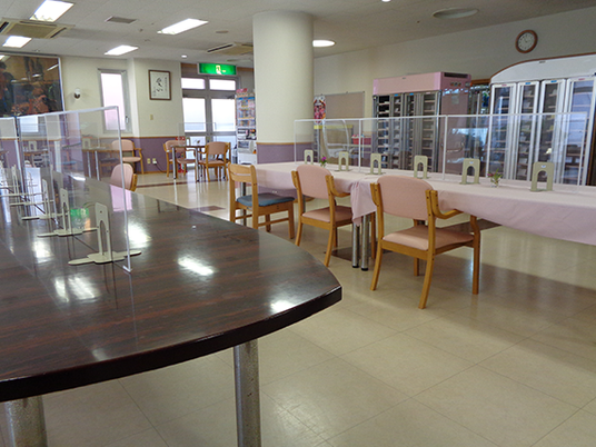 日当たりの良い食堂