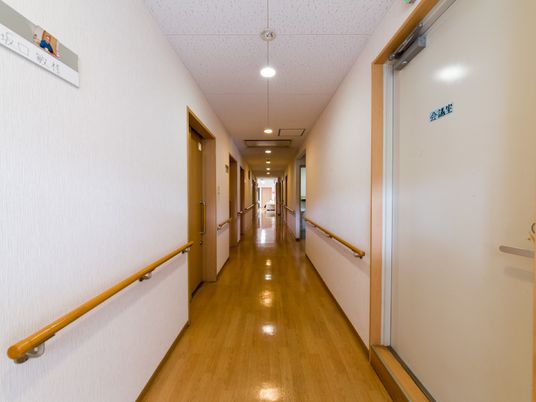 清潔で明るい廊下