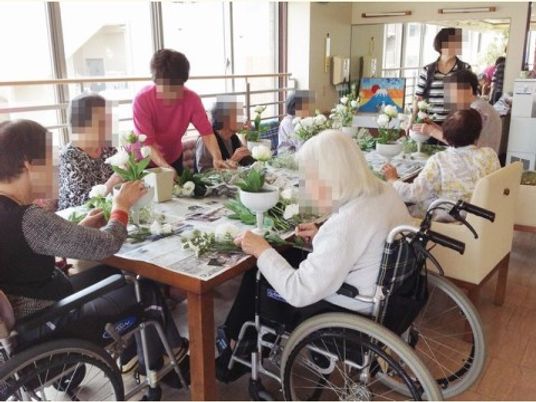 花を活ける人々の多目的室