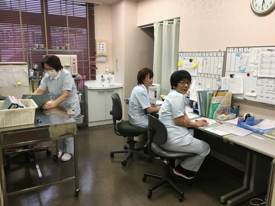 スタッフの様子がわかる部屋