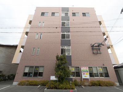 多階建て建物の外観