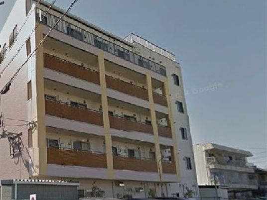 多階層の建物外観
