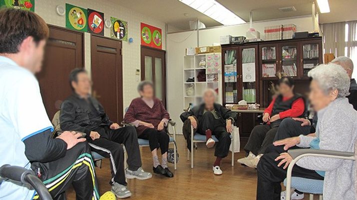 活動を楽しむ様子の部屋