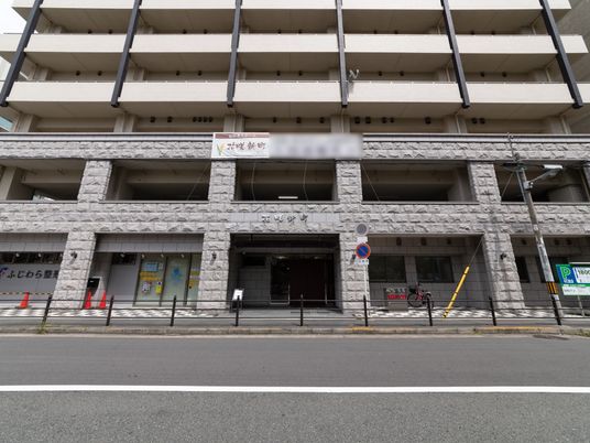 建物の正面入口