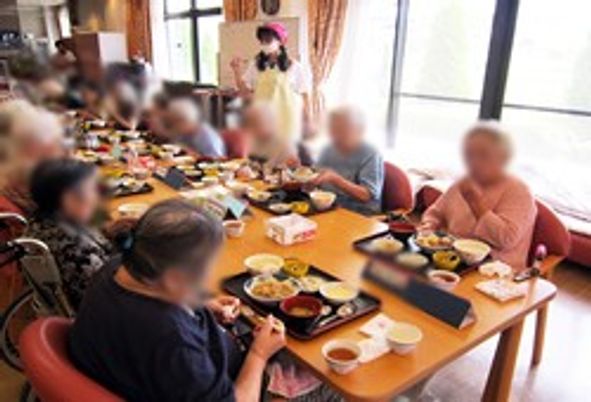 食事風景のダイニングルーム
