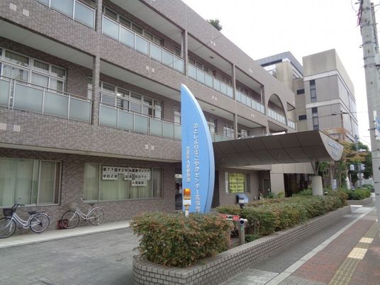 エントランス前の建物