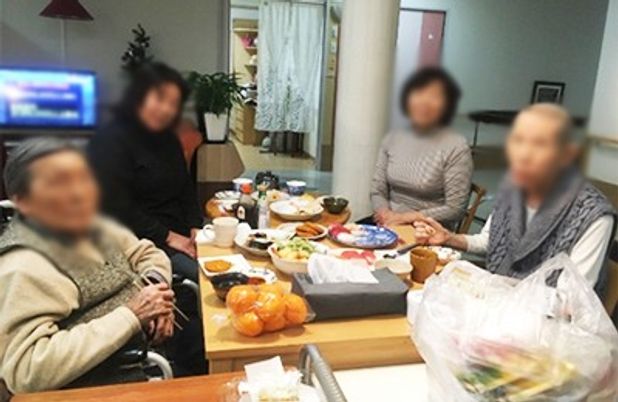明るい食卓の風景
