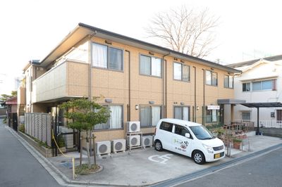 明るく広々とした外観