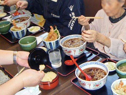 食事の時間の風景