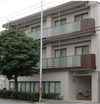 落ち着いた建物の外観