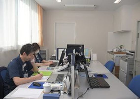 スタッフが働くオフィス