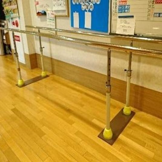 木製の床の機能訓練室