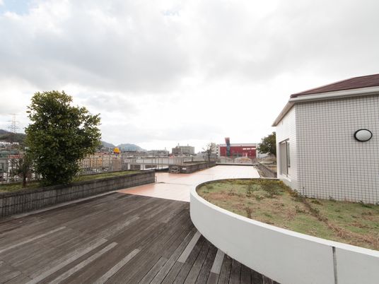 屋上の庭と遊歩道