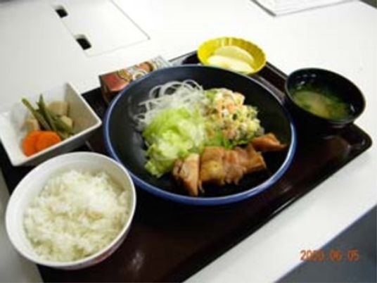栄養バランスの食事提供