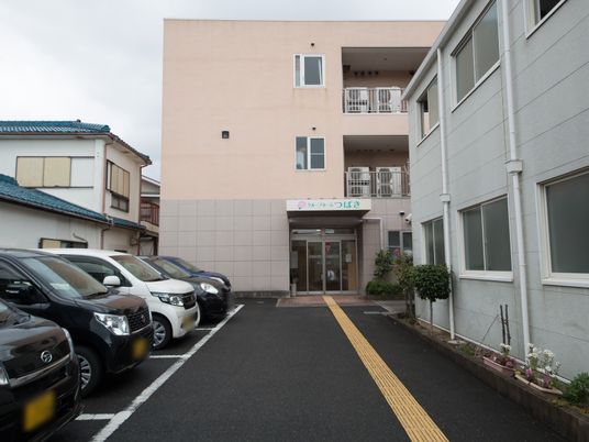  清潔感のある施設外観  