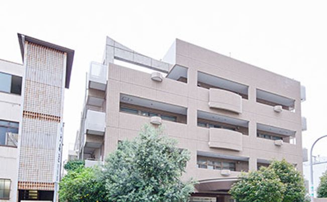 大きな建物外観