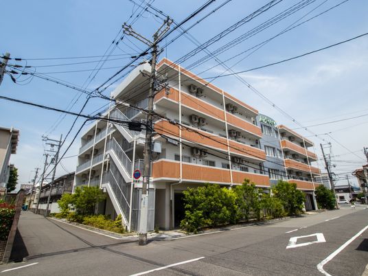 清潔な外観の建物