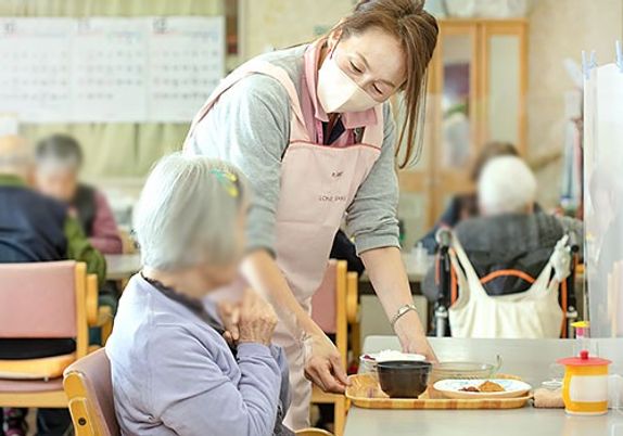 親切なスタッフと食事