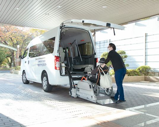 送迎車の利用風景  