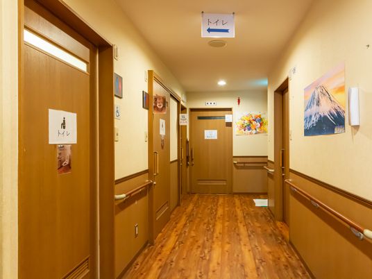 木製の温かい廊下