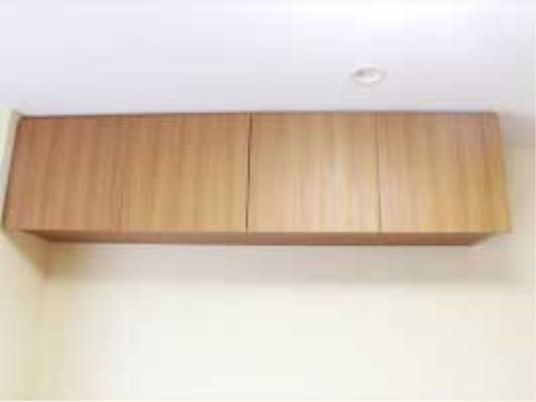 木製のシンプルな棚