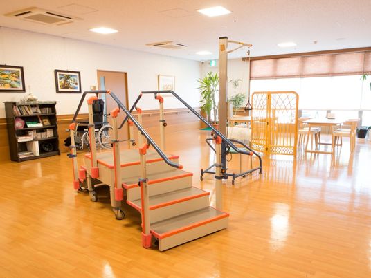 リハビリ設備が整った室内