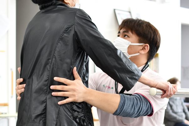 ケアスタッフと利用者の様子