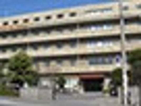 落ち着いた建物の外観