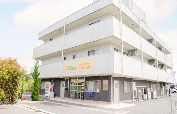 施設外観の建物