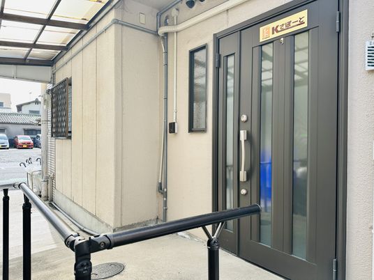 エントランスへの入口