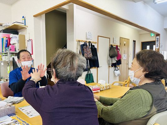 和やかな会話の居室