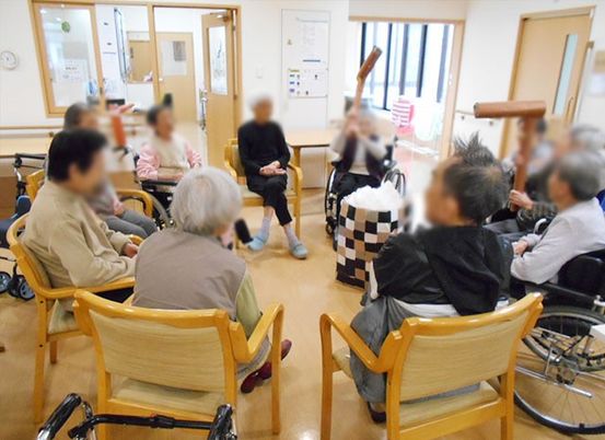 自由な椅子配置の部屋