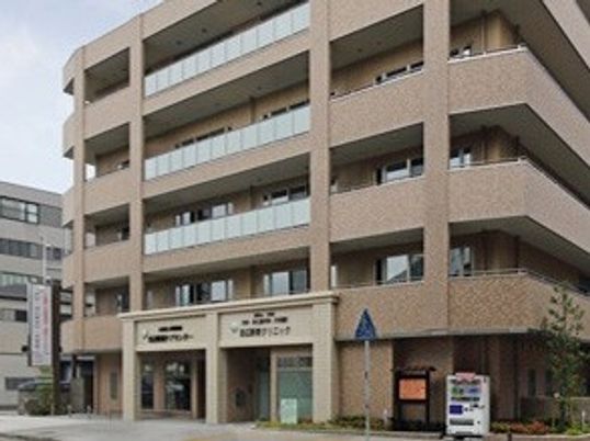現代的な建物の外観