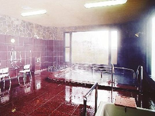 落ち着いた雰囲気の浴室