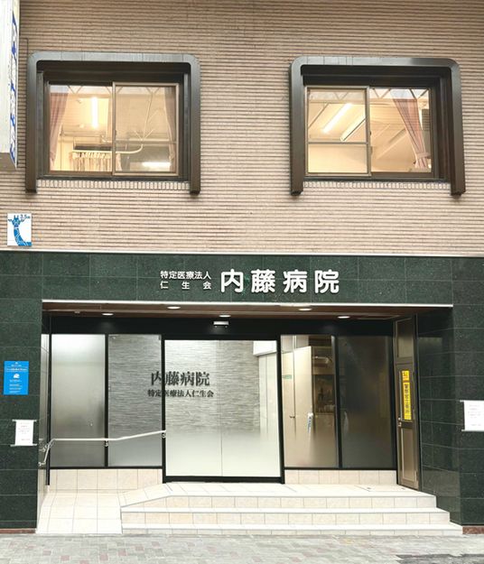 入口正面を映す病院