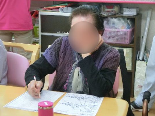 リラックスして活動する居室
