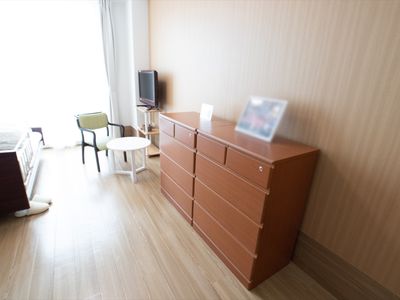 明るい居室の一角