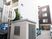 建物入口標識と駐車場案内