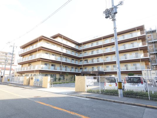 広々とした清潔な外観