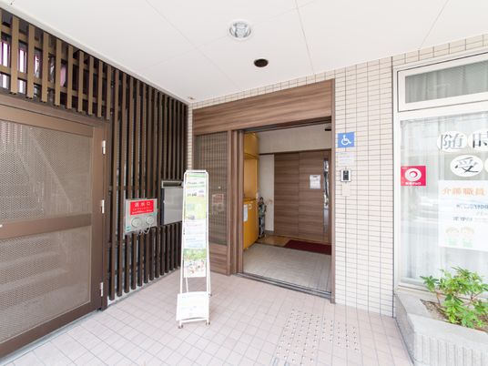 エントランスの明るい印象