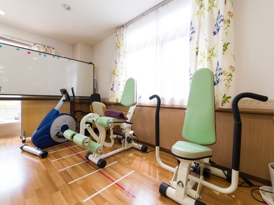 機能訓練器具のある部屋