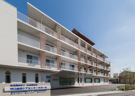 広々とした外観