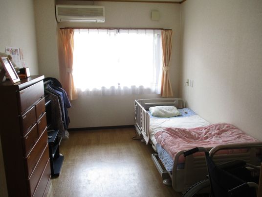 居室の清潔感ある一室
