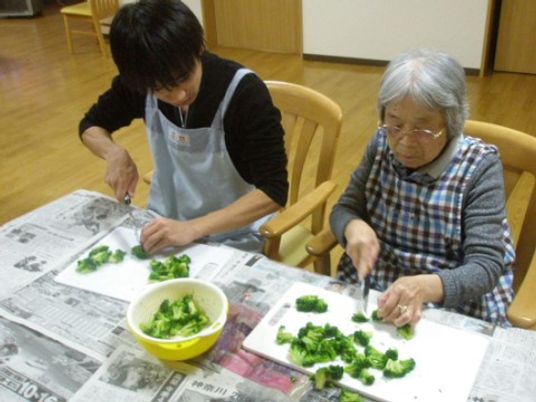 料理活動をする人々