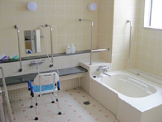 介助用設備の浴室