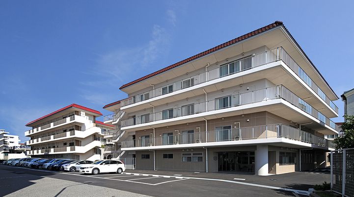 広々とした外観