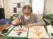 書道を楽しむ人の室内